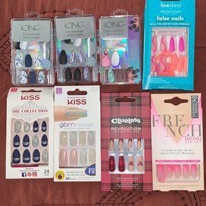 Press on nail bundle.